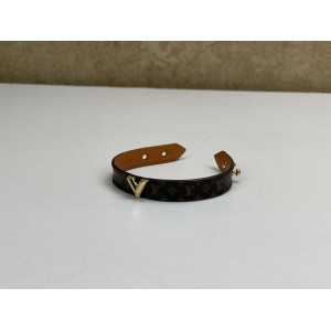 LOUIS VUITTON M6042 ESSENTIAL V BRACELET LOUIS VUITTON M6042 ESSENTIAL V BRACELET