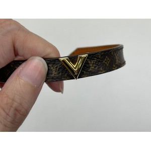 LOUIS VUITTON M6042 ESSENTIAL V BRACELET LOUIS VUITTON M6042 ESSENTIAL V BRACELET