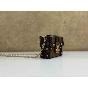 LOUIS VUITTON M68575 ESSENTIAL TRUNK NM