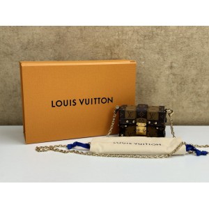 LOUIS VUITTON M68575 ESSENTIAL TRUNK NM
