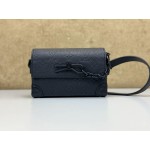 LOUIS VUITTON M81746 STEAMER WEARABLE WALLET