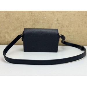 LOUIS VUITTON M81746 STEAMER WEARABLE WALLET