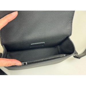 LOUIS VUITTON M82085 FASTLINE WEARABLE WALLET