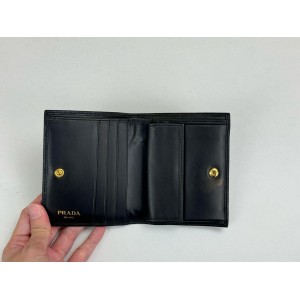 PRADA 1MV204 SHORT BI-FOLD CLASP SLIM WALLET